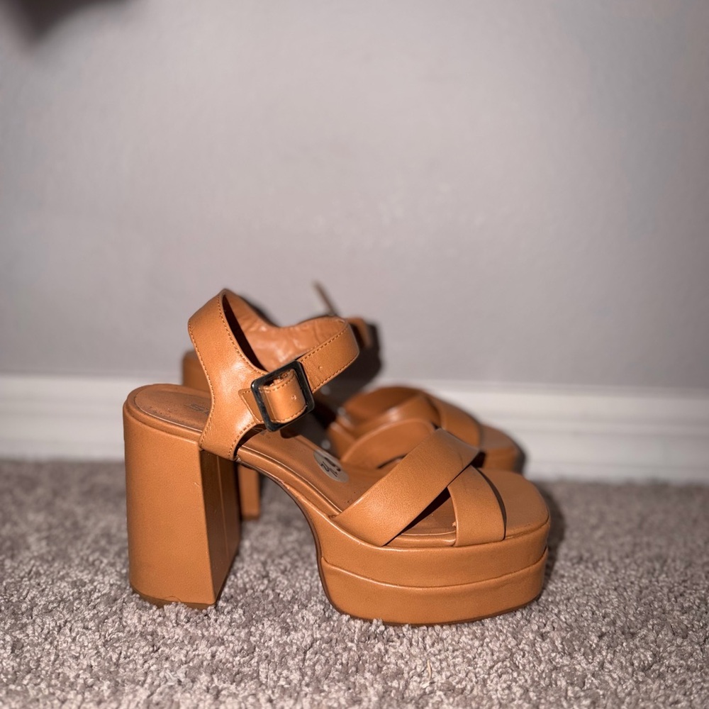 Women's Tan Platform Sandals